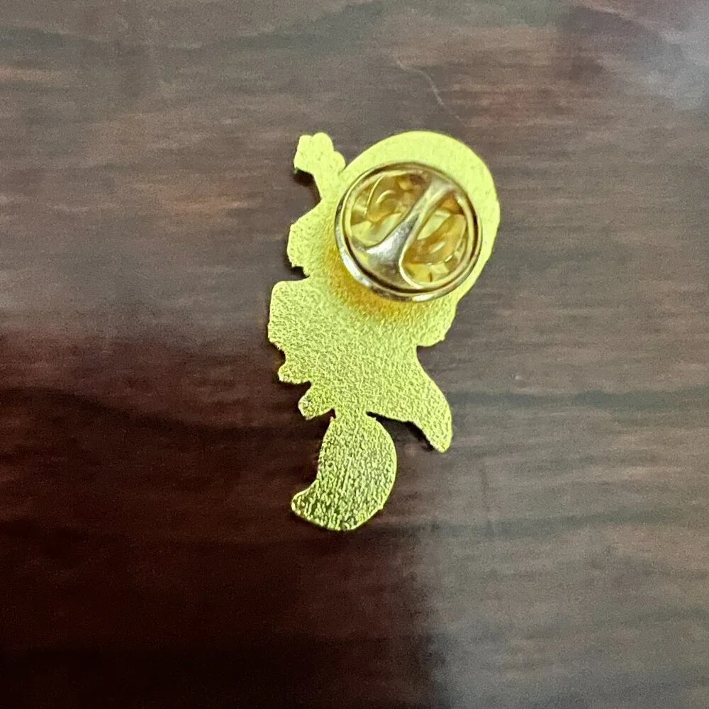 DISNEY Hocus Pocus “Sarah Sanderson” Enamel Trading Pin (NEW & SO‎ CUTE!)